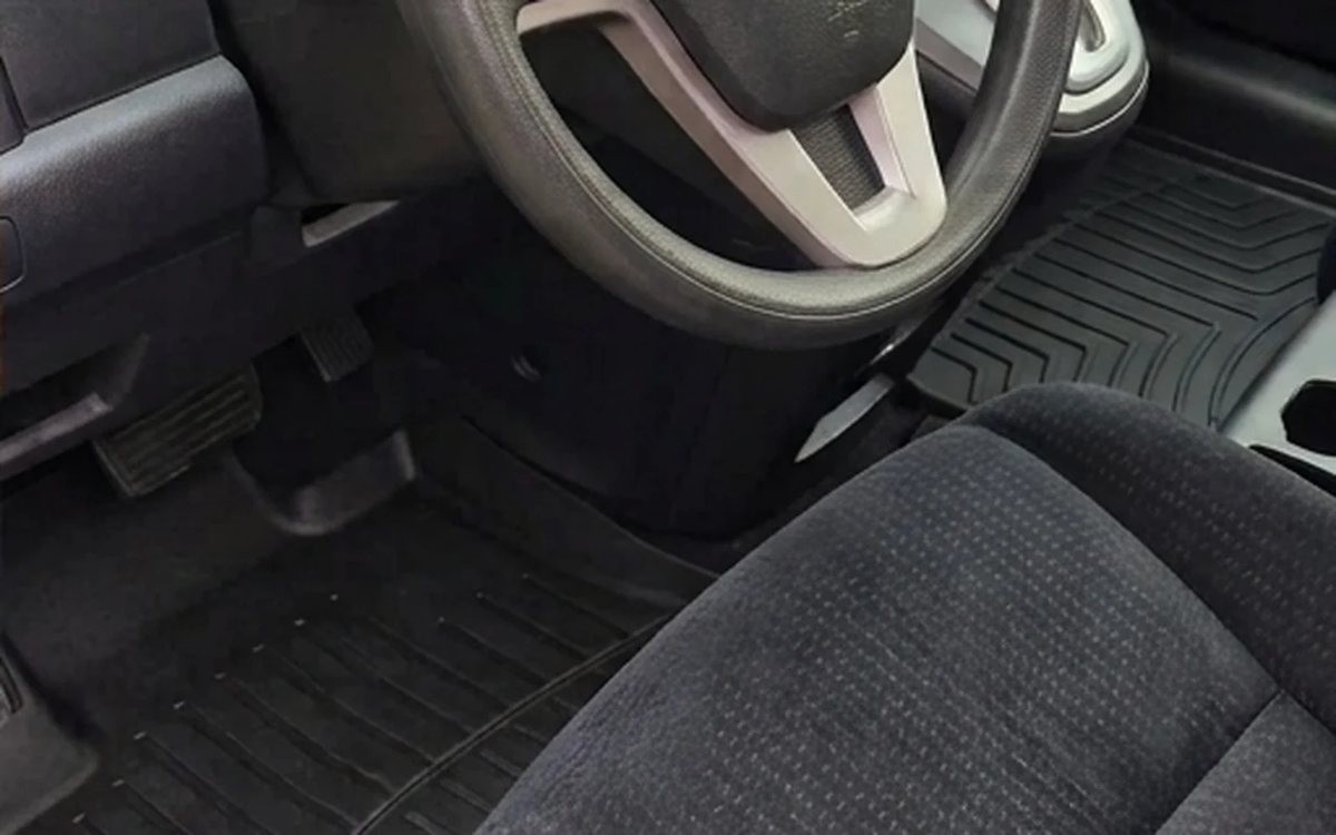 After: the same Honda driver footwell and seat, vacuumed and wiped down by Mint in Surrey